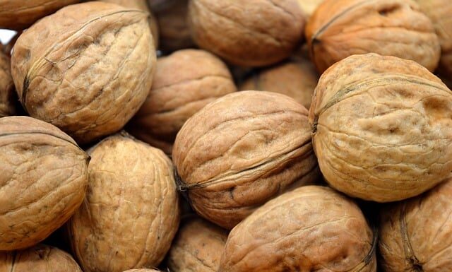 Z czym nie reaguje kwas?